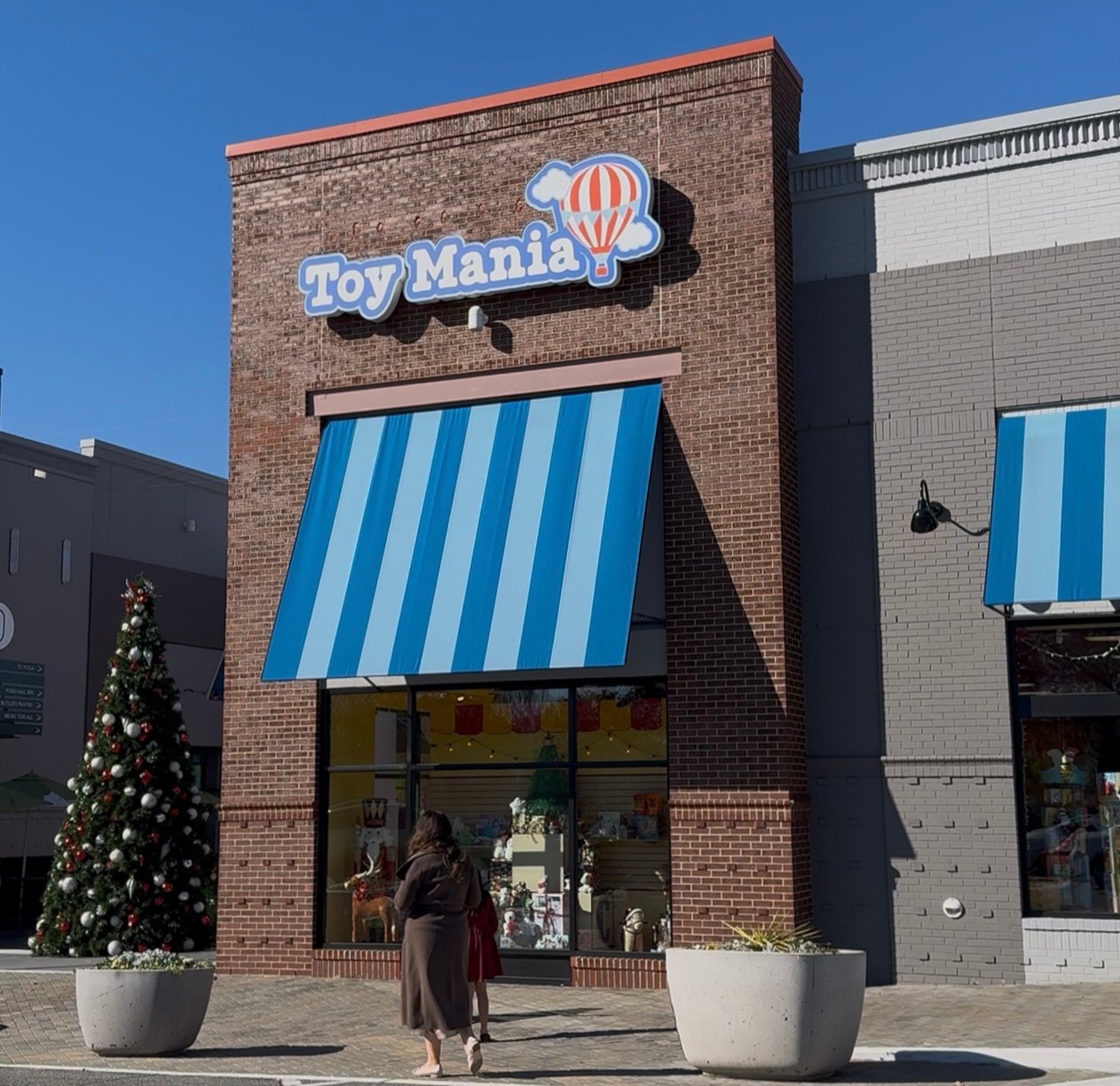 Toy Mania Cotswold Village Charlotte